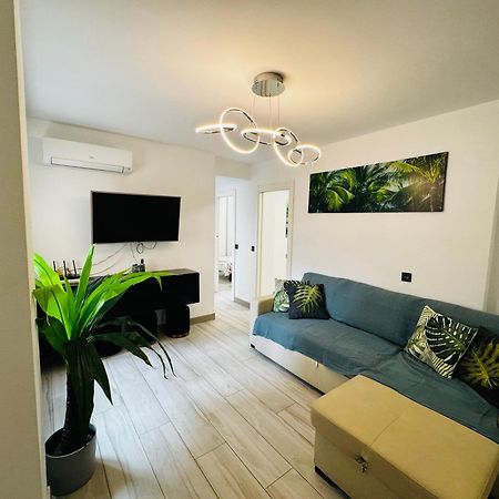 Apartamento Fabrynne Beach Malaga Exterior photo